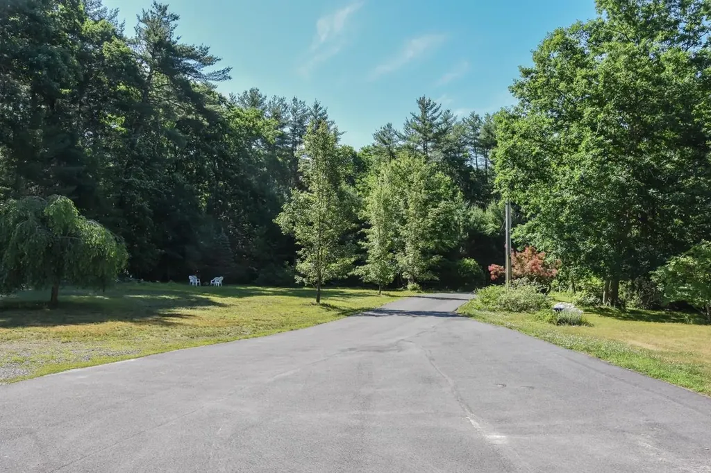 22 Sargent Road Brookline NH 03033