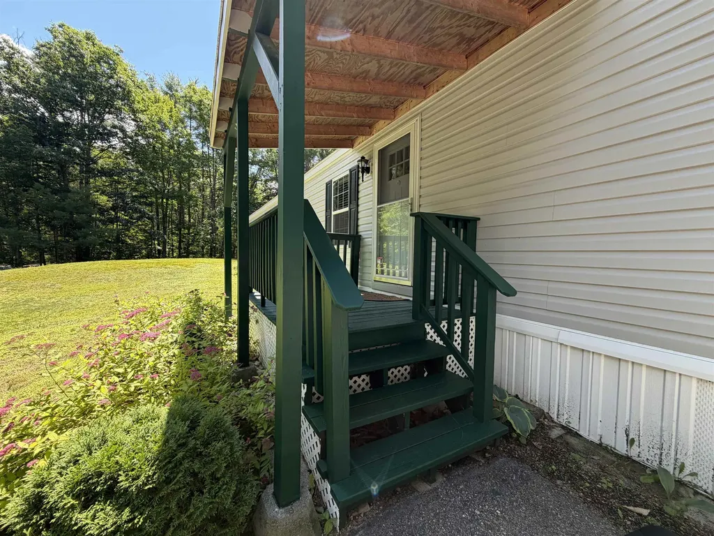124 Goldfinch Lane Conway NH 03813