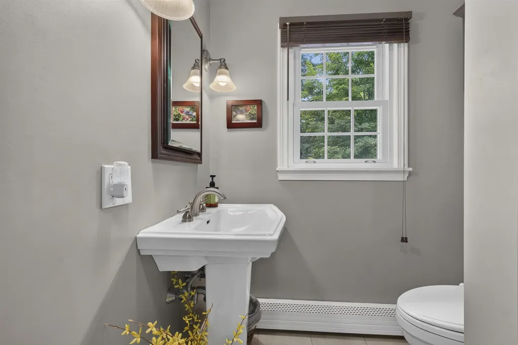 4 Rock Pond Road Windham NH 03087