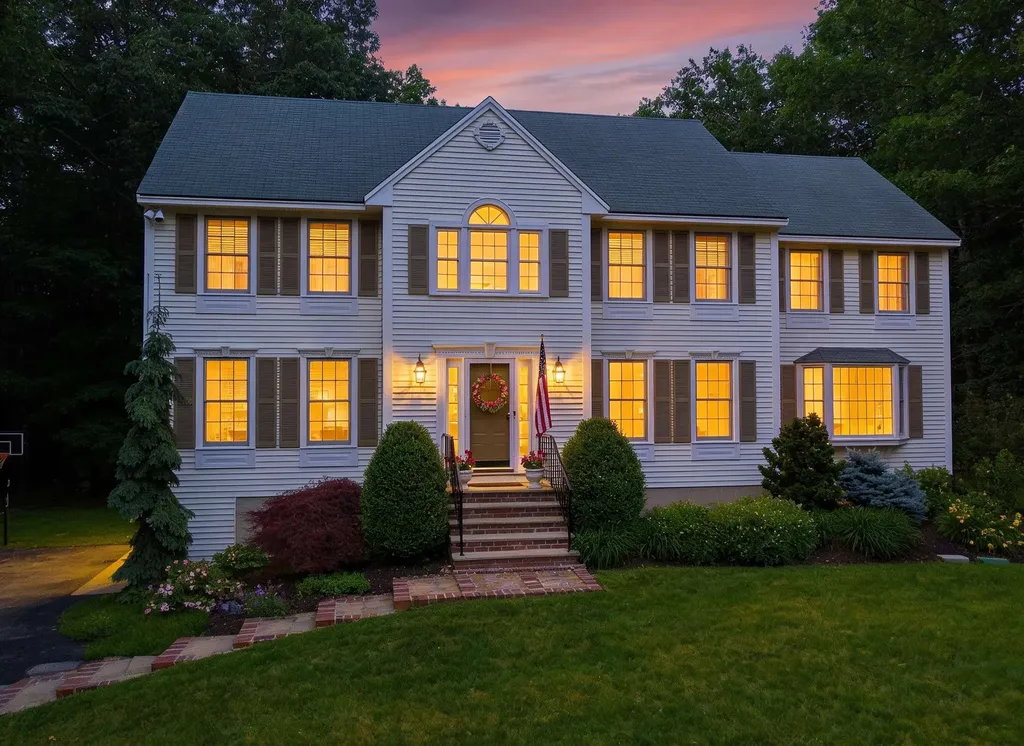 22 Hazelnut Lane Londonderry NH 03053