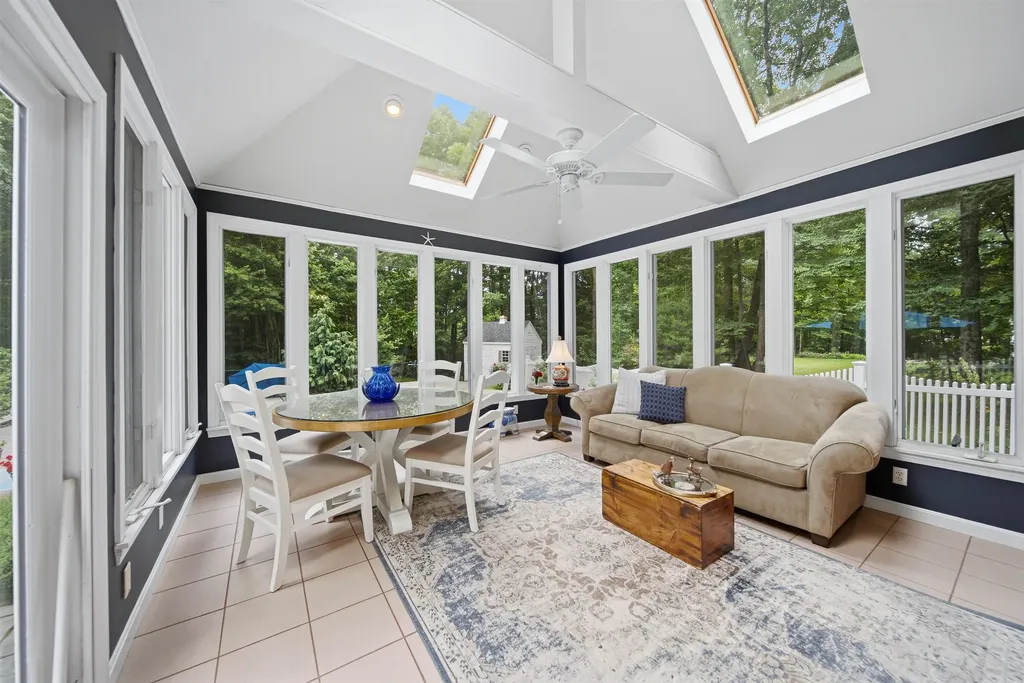 22 Hazelnut Lane Londonderry NH 03053