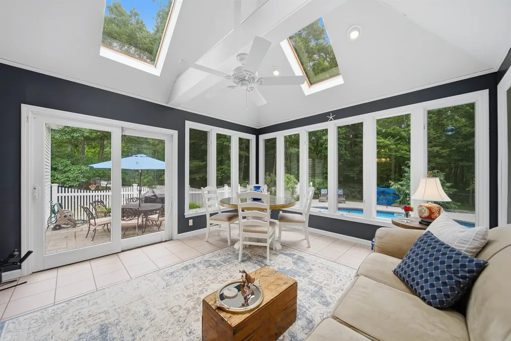 22 Hazelnut Lane Londonderry NH 03053