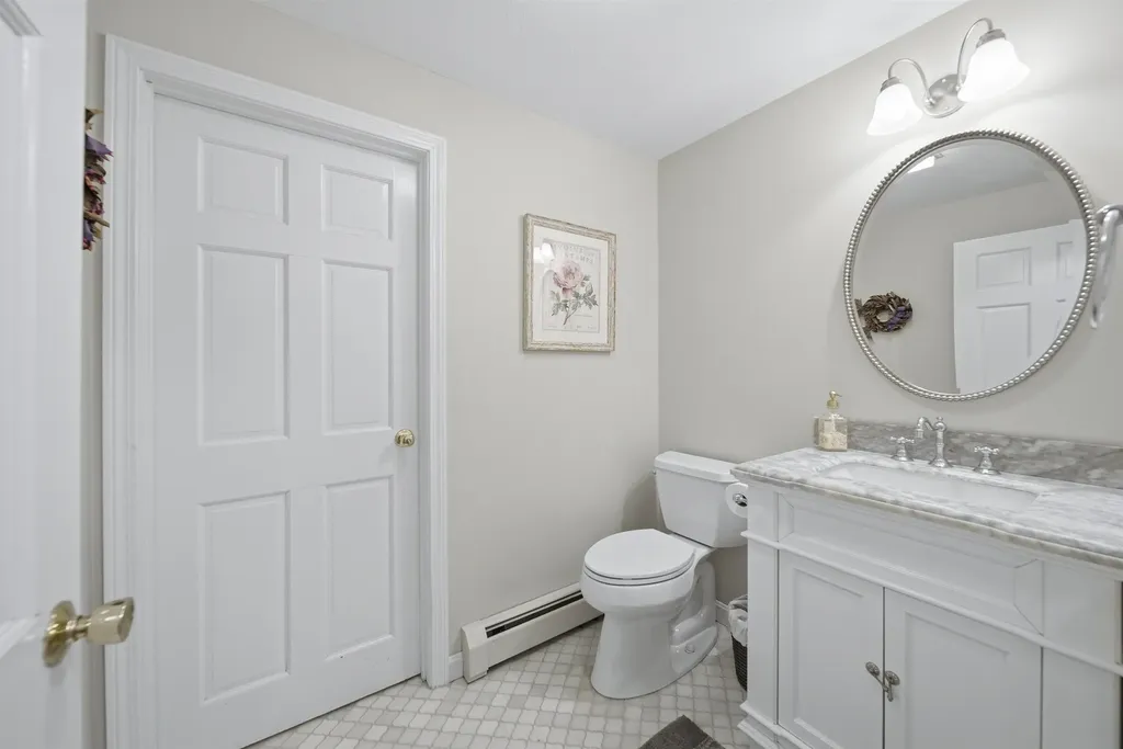 22 Hazelnut Lane Londonderry NH 03053