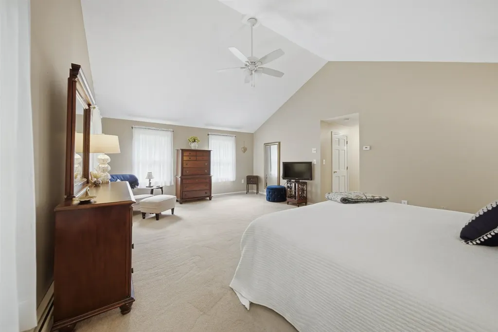 22 Hazelnut Lane Londonderry NH 03053