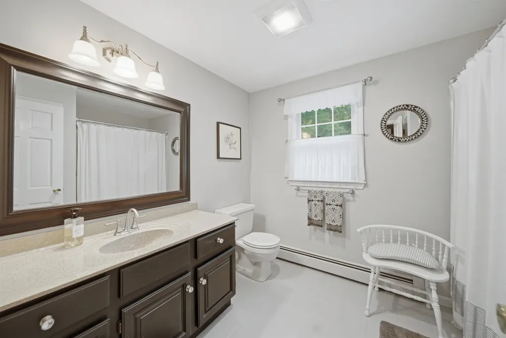 22 Hazelnut Lane Londonderry NH 03053