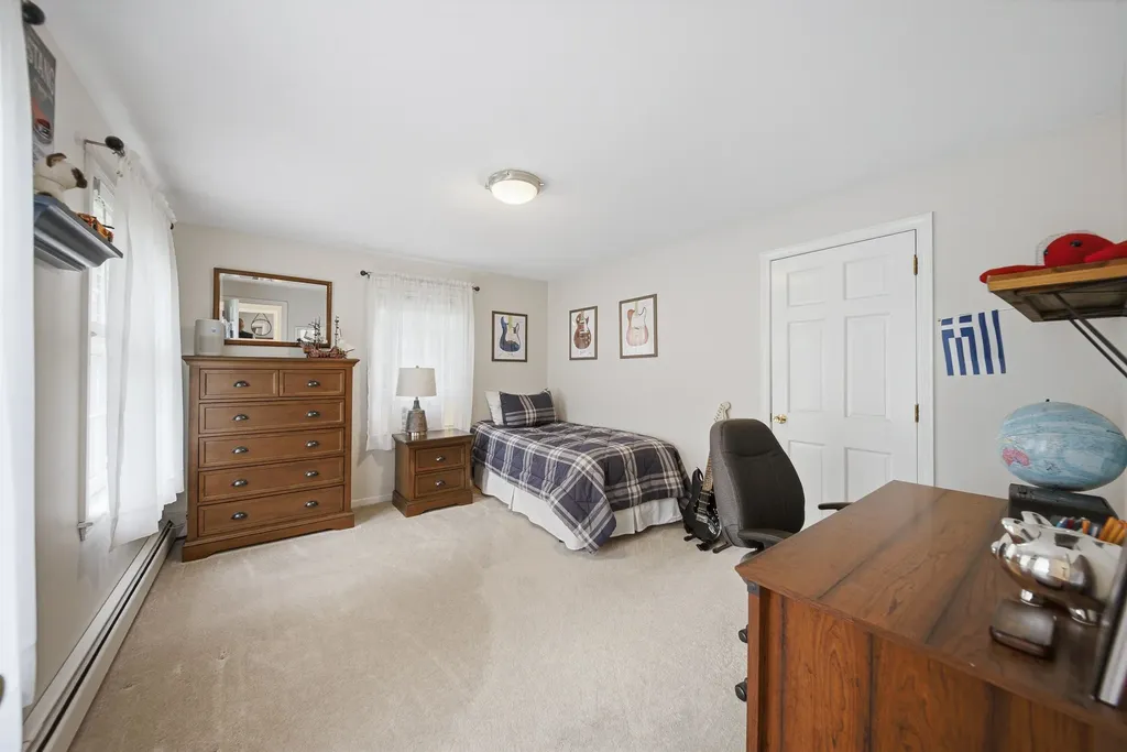 22 Hazelnut Lane Londonderry NH 03053
