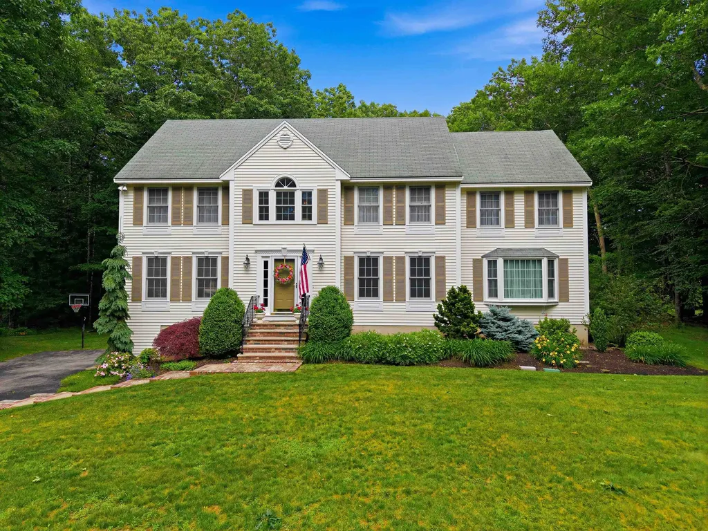 22 Hazelnut Lane Londonderry NH 03053