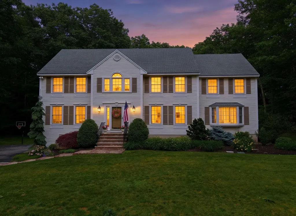 22 Hazelnut Lane Londonderry NH 03053