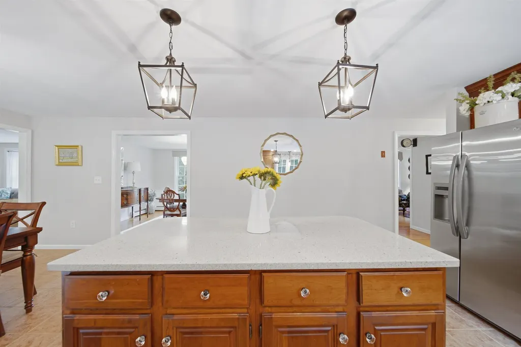 22 Hazelnut Lane Londonderry NH 03053