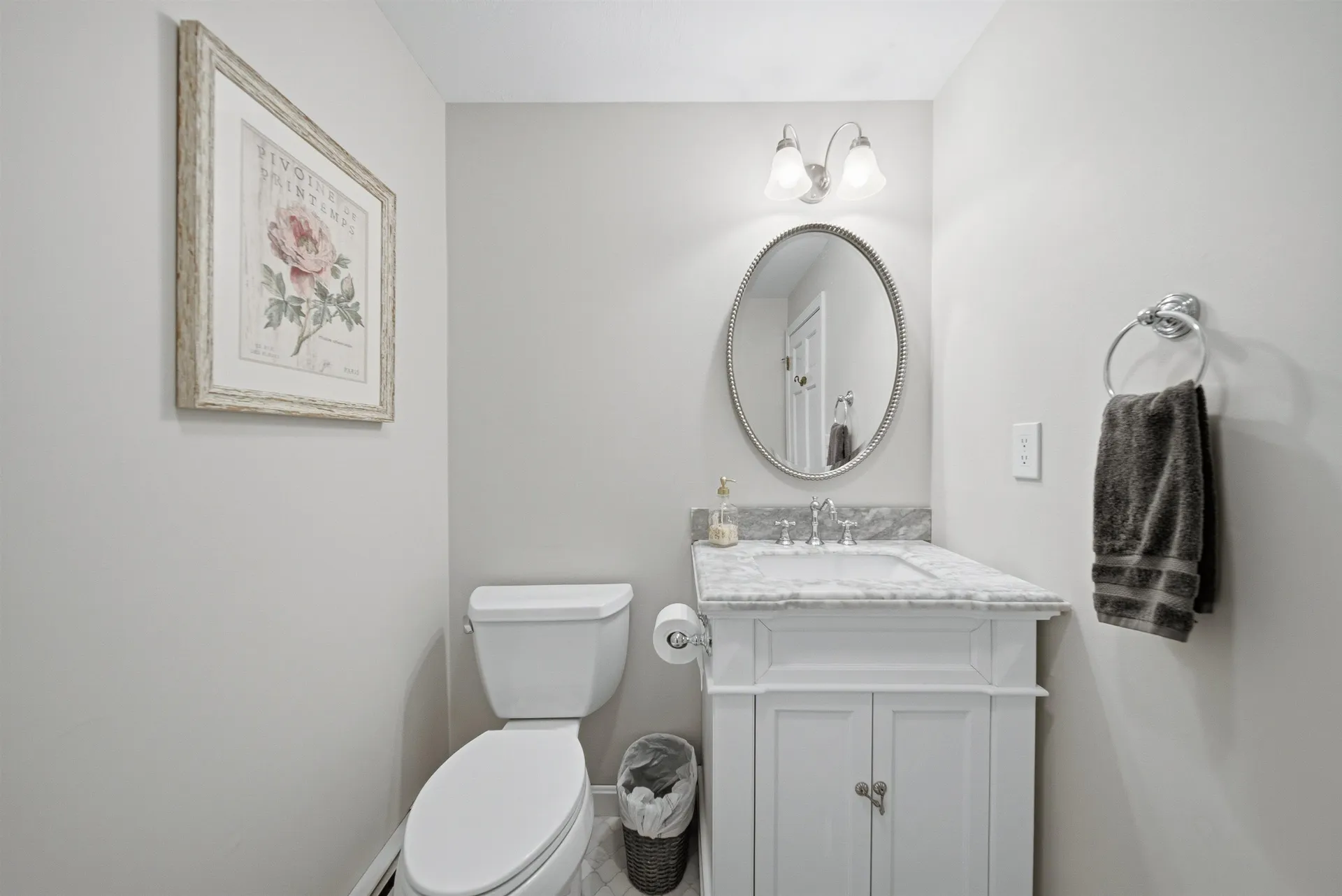 22 Hazelnut Lane Londonderry NH 03053