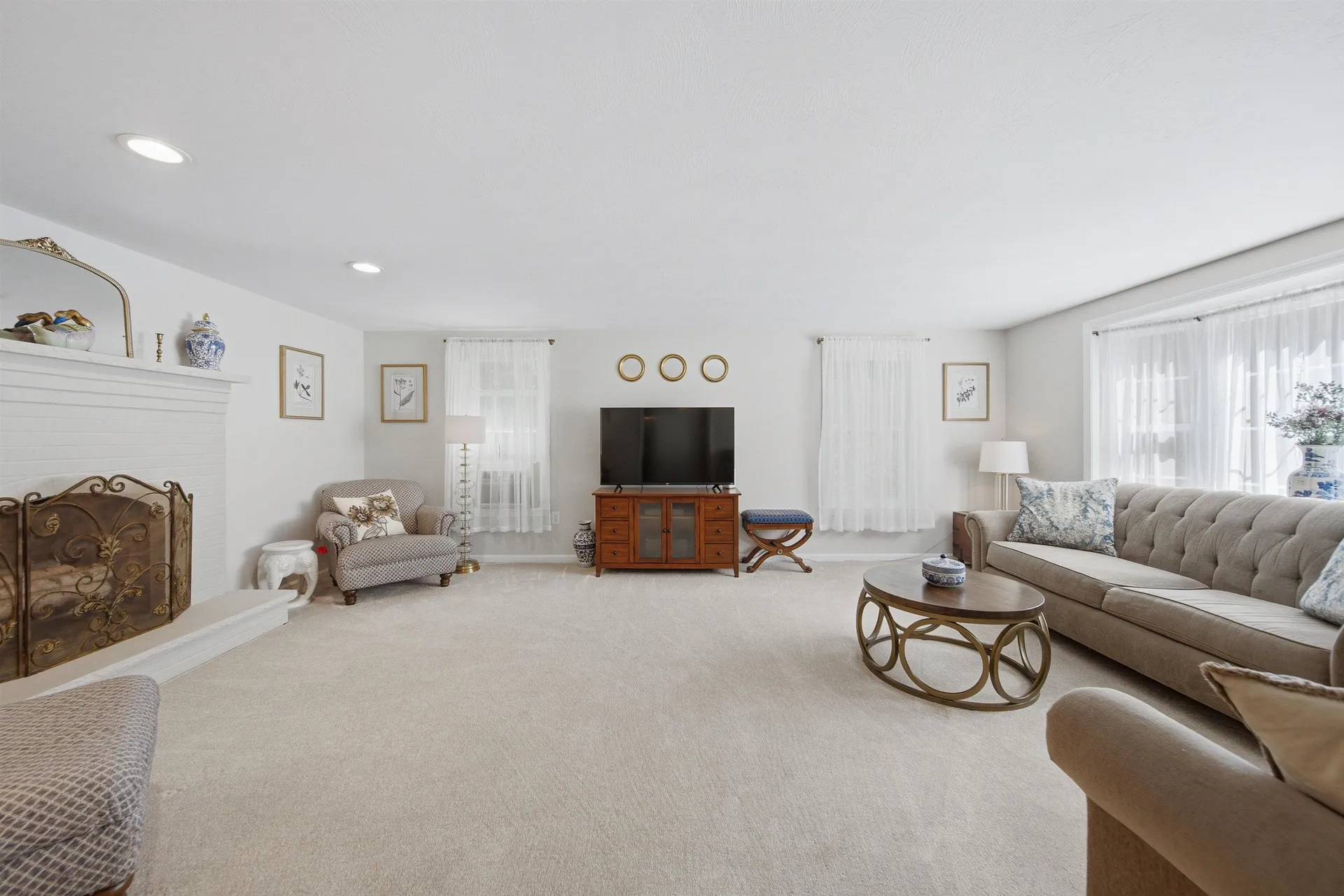 22 Hazelnut Lane Londonderry NH 03053