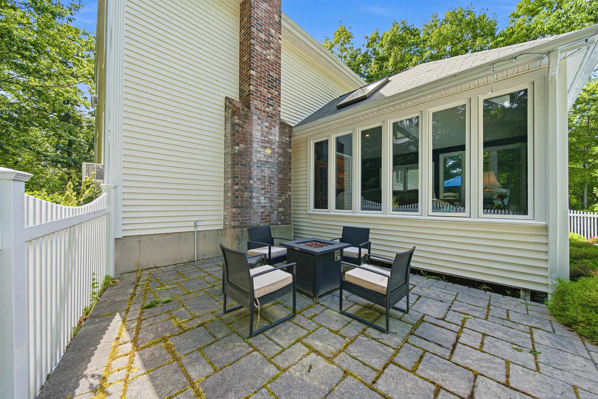 22 Hazelnut Lane Londonderry NH 03053