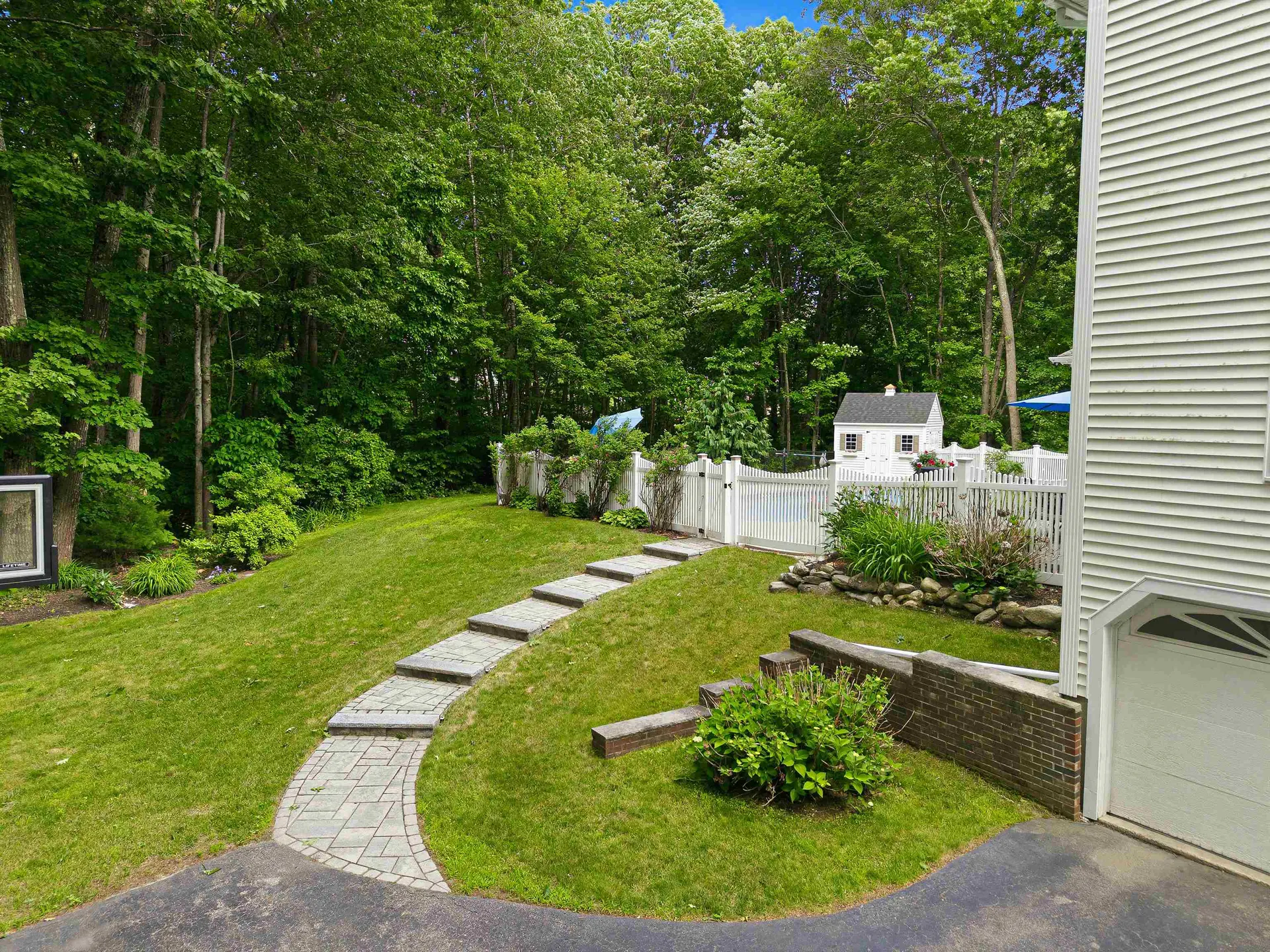 22 Hazelnut Lane Londonderry NH 03053