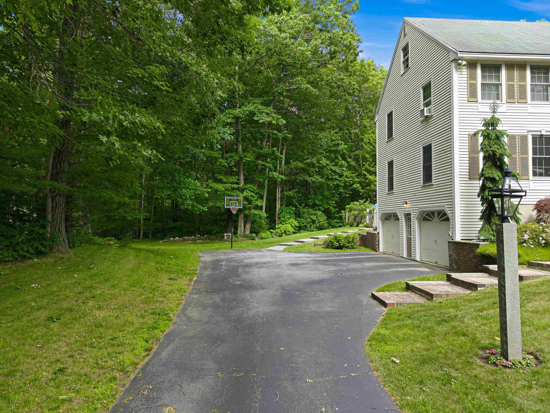 22 Hazelnut Lane Londonderry NH 03053