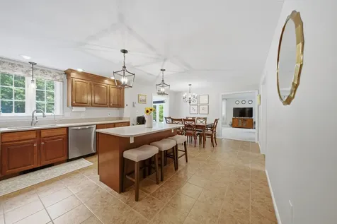 22 Hazelnut Lane Londonderry NH 03053