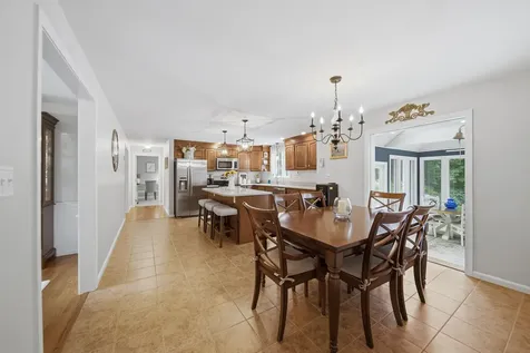 22 Hazelnut Lane Londonderry NH 03053