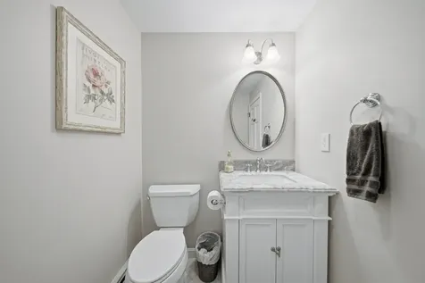 22 Hazelnut Lane Londonderry NH 03053
