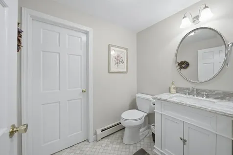 22 Hazelnut Lane Londonderry NH 03053