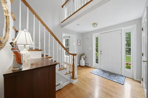 22 Hazelnut Lane Londonderry NH 03053