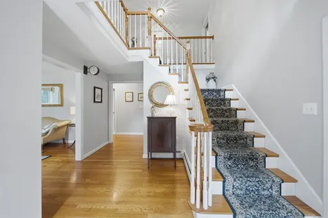 22 Hazelnut Lane Londonderry NH 03053