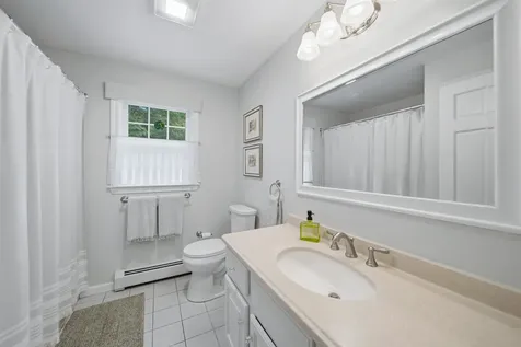 22 Hazelnut Lane Londonderry NH 03053