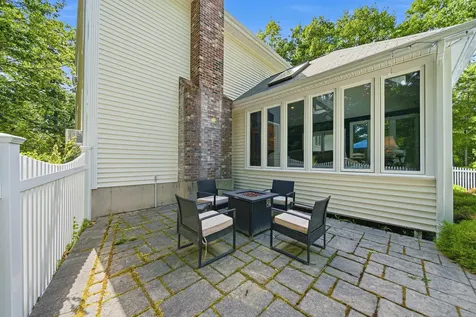 22 Hazelnut Lane Londonderry NH 03053