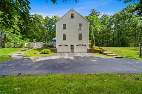 22 Hazelnut Lane Londonderry NH 03053