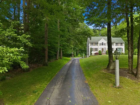 22 Hazelnut Lane Londonderry NH 03053