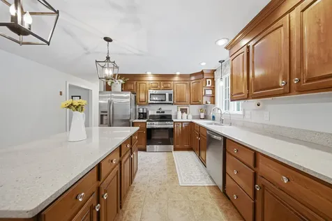 22 Hazelnut Lane Londonderry NH 03053