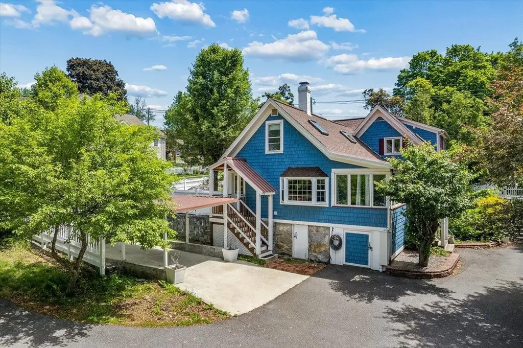 564 River Road Manchester NH 03104