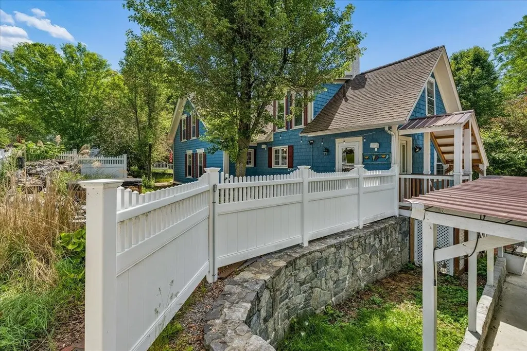 564 River Road Manchester NH 03104