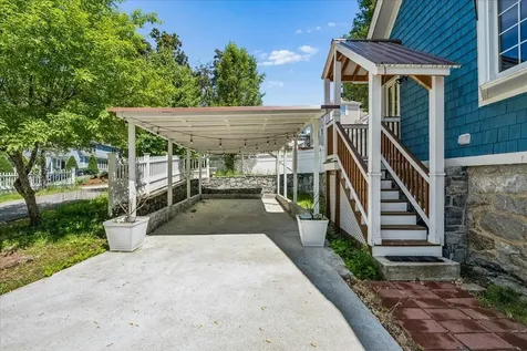564 River Road Manchester NH 03104