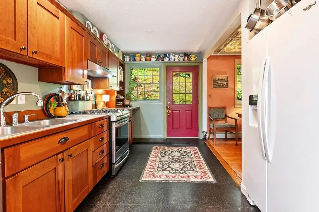 28 Chase Street Sunapee NH 03782