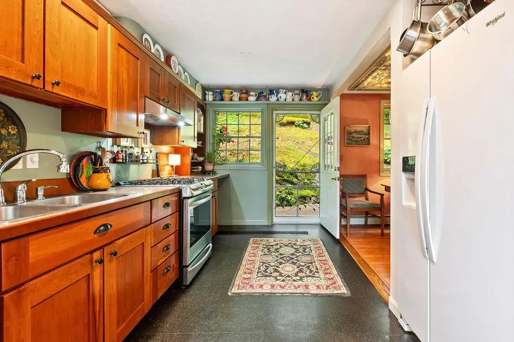 28 Chase Street Sunapee NH 03782