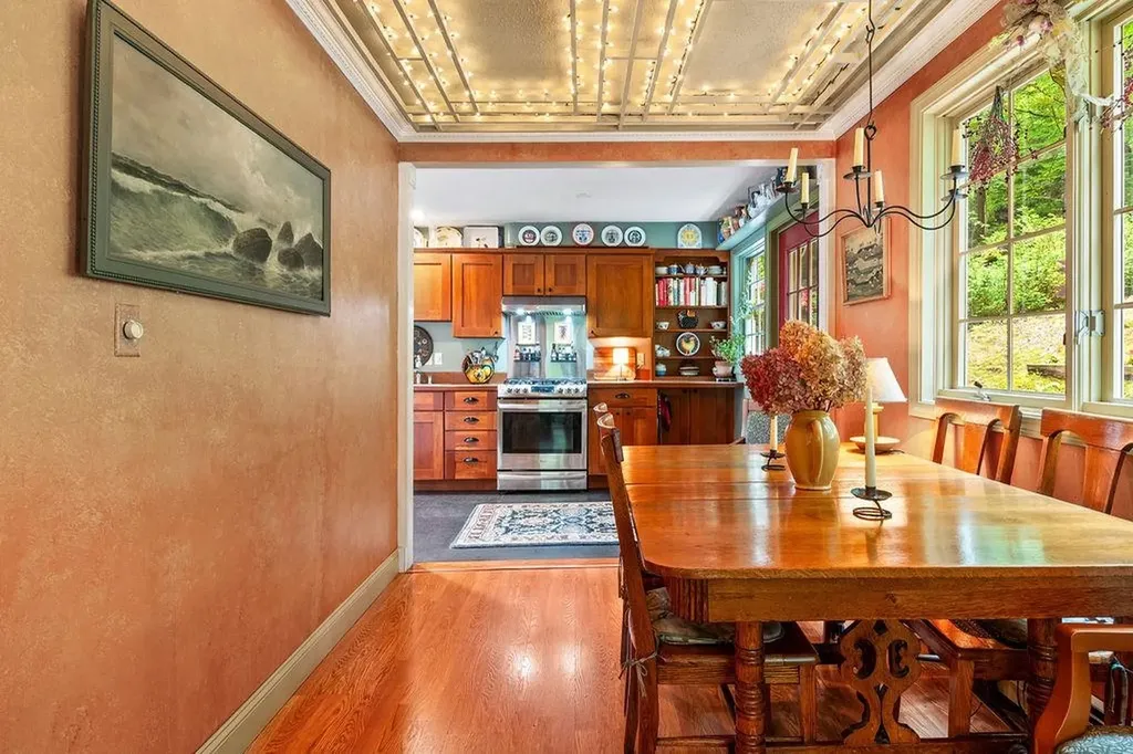 28 Chase Street Sunapee NH 03782