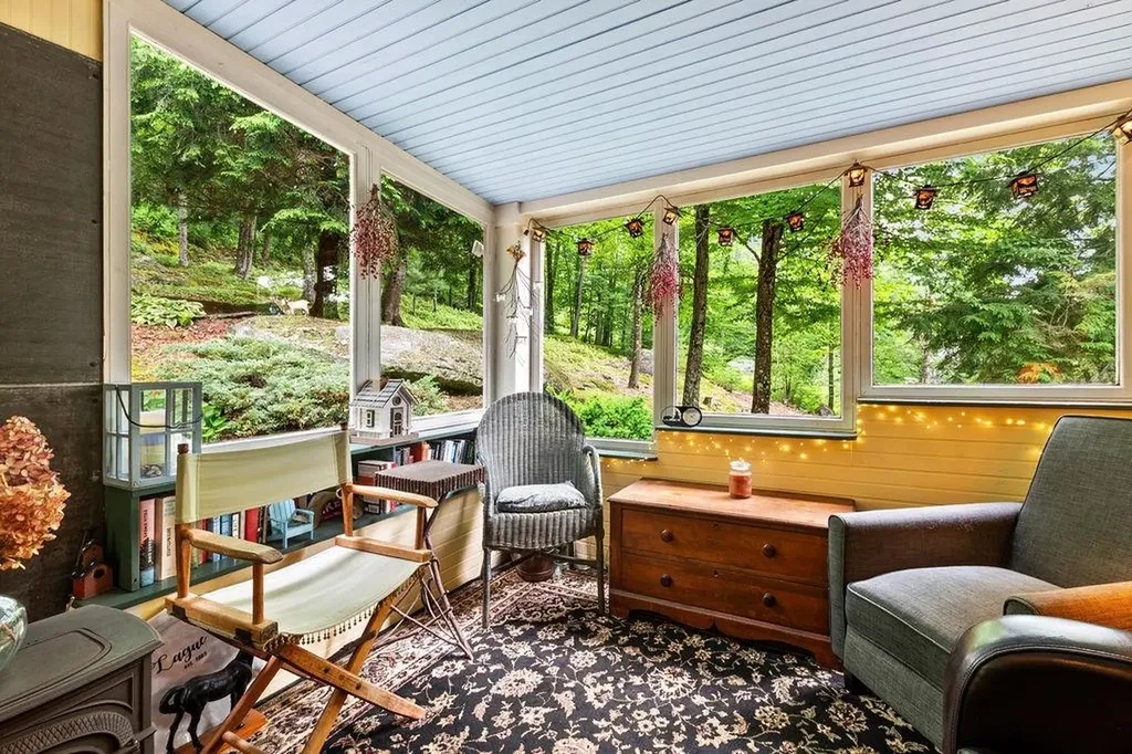 28 Chase Street Sunapee NH 03782
