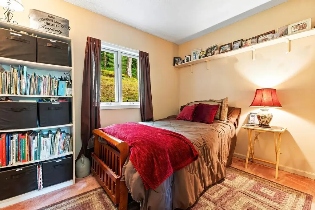 28 Chase Street Sunapee NH 03782