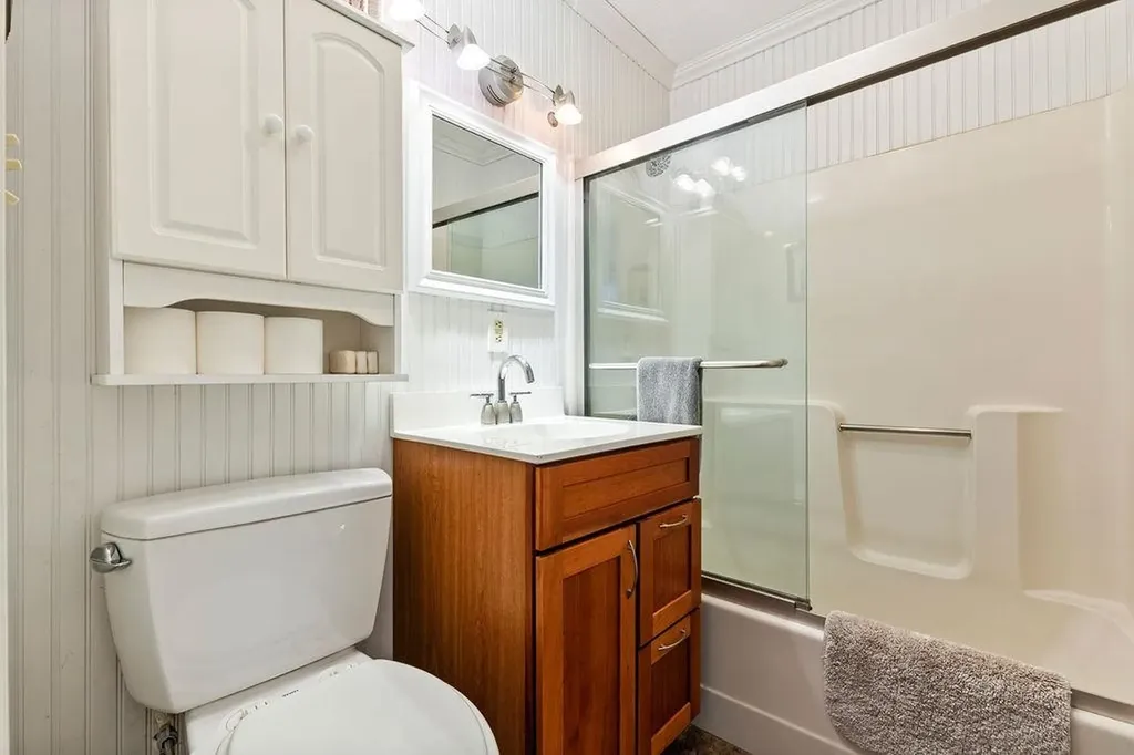 28 Chase Street Sunapee NH 03782