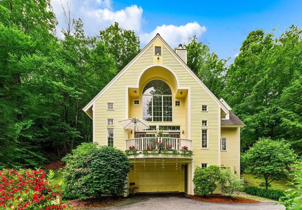 28 Chase Street Sunapee NH 03782