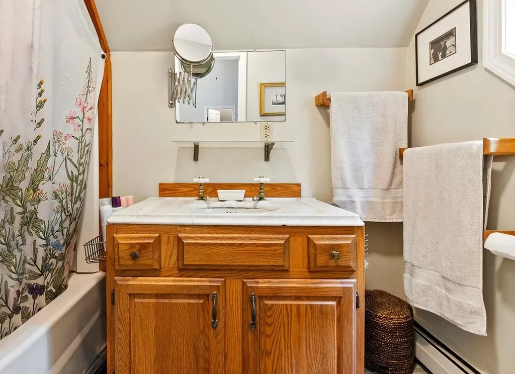 28 Chase Street Sunapee NH 03782
