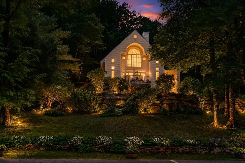 28 Chase Street Sunapee NH 03782