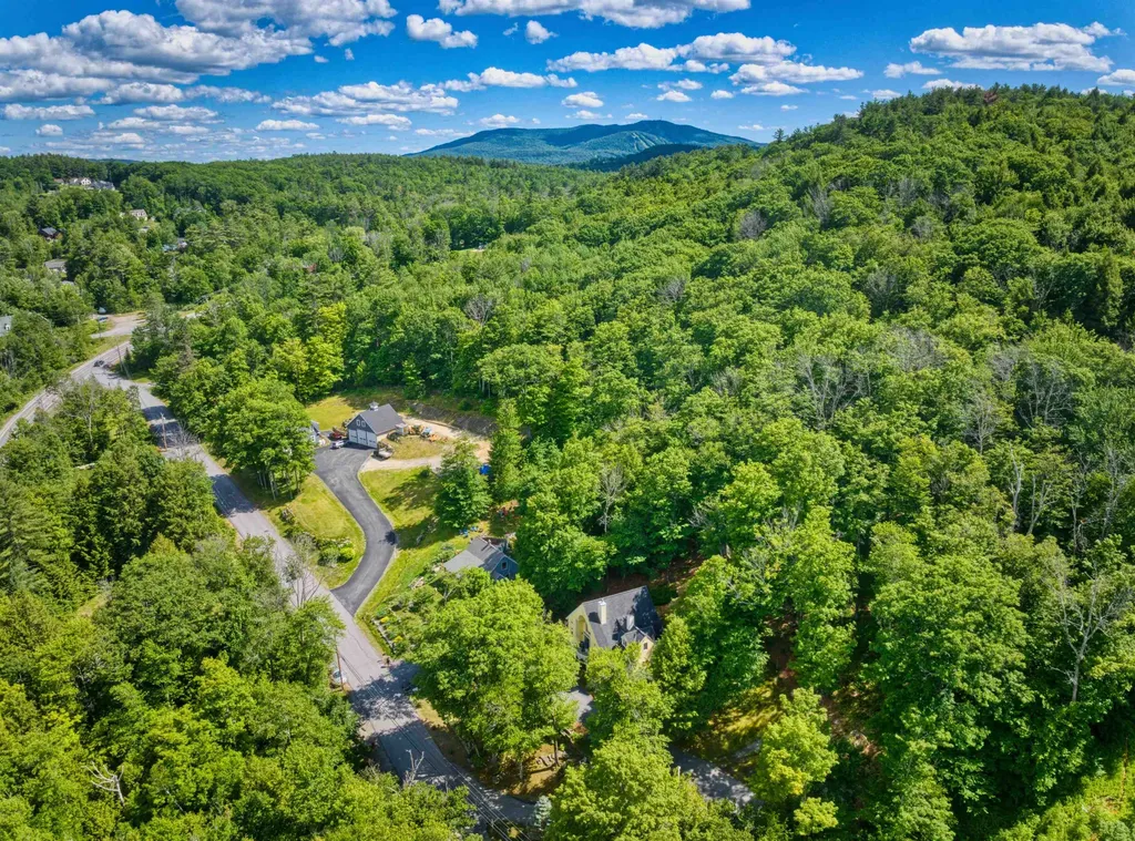 28 Chase Street Sunapee NH 03782
