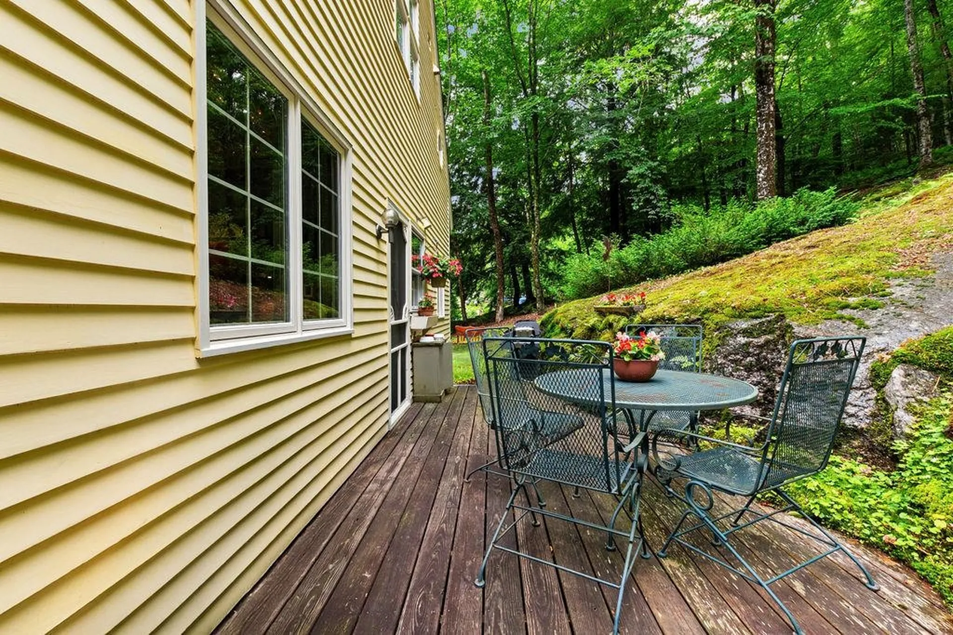 28 Chase Street Sunapee NH 03782