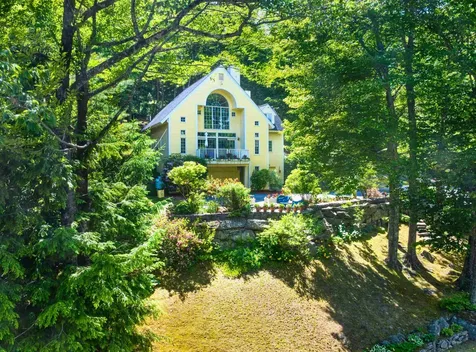 28 Chase Street Sunapee NH 03782