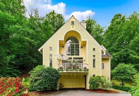 28 Chase Street Sunapee NH 03782