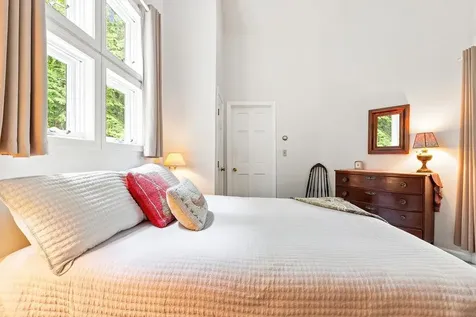 28 Chase Street Sunapee NH 03782