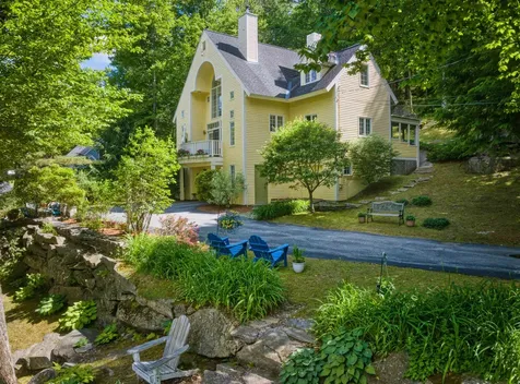 28 Chase Street Sunapee NH 03782