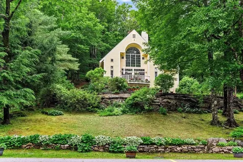 28 Chase Street Sunapee NH 03782