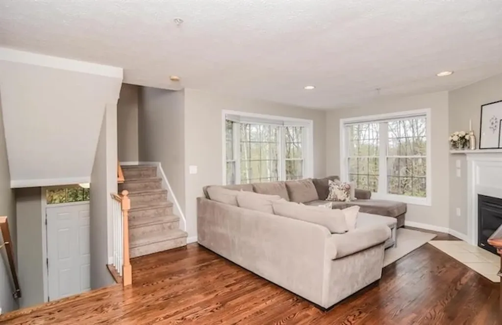 14 Georgetowne Drive Nashua NH 03062