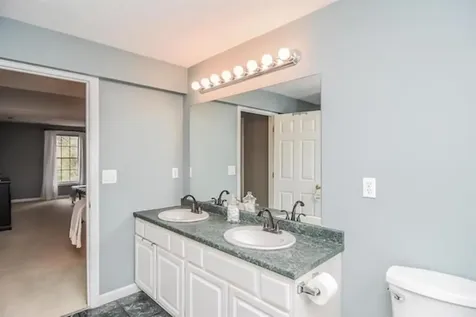 14 Georgetowne Drive Nashua NH 03062